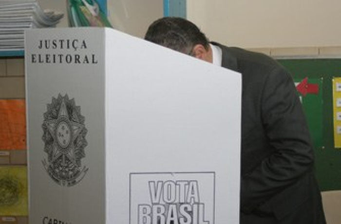 34 milhões de eleitores voltam às urnas no domingo. Saiba o que é preciso para votar