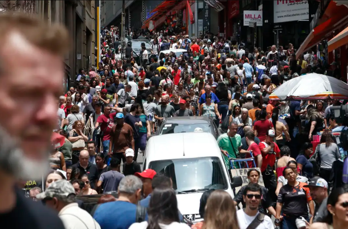 Hora trabalhada de pessoa branca vale 67,7% mais que a de negros