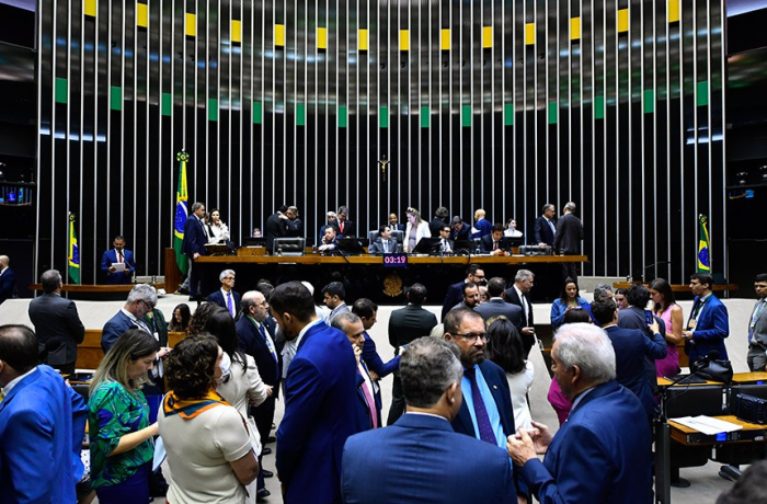 Congresso aprova reajuste do salário mínimo para R$1.502, em 2025