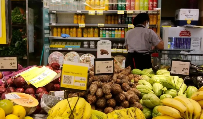 Inspirado em Farmácia Popular, governo estuda rede de comércio para baratear alimentos