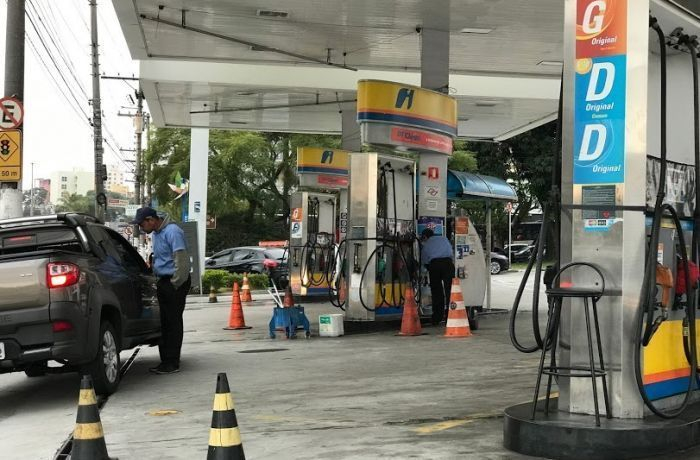 Preço do diesel cai nas refinarias, mas impacto ao consumidor é limitado