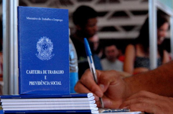 Trabalhadores rejeitam jornada exaustiva e exigem melhores salários