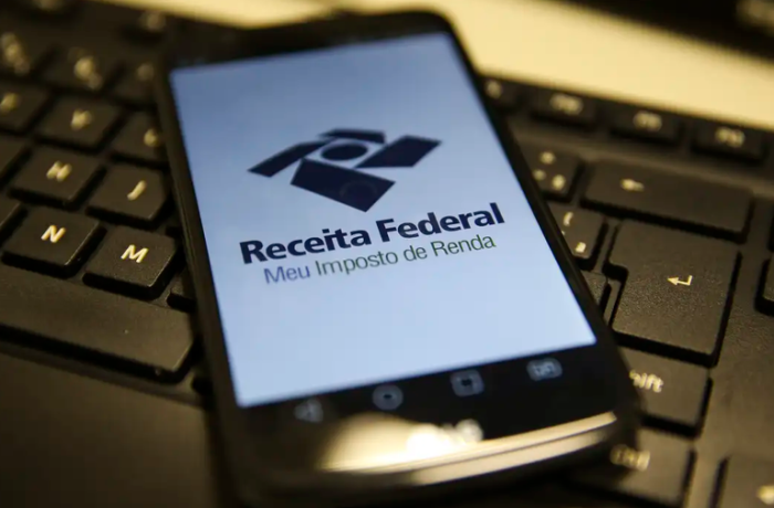 Projeto que amplia isenção do Imposto de Renda para R$ 5 mil avança na Câmara