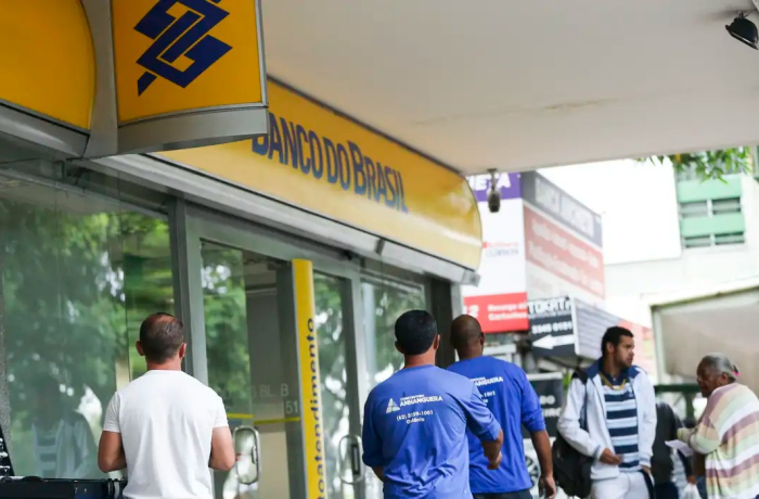 Família Bolsonaro quer desestabilizar economia do país ao atacar Banco do Brasil