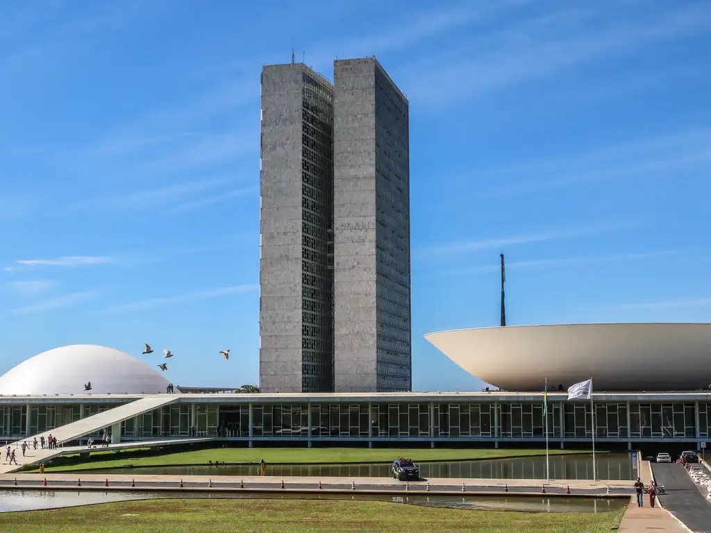 Congresso discute na semana patentes de remédios e enchentes no RS; governo tenta destravar PEC da 6×1