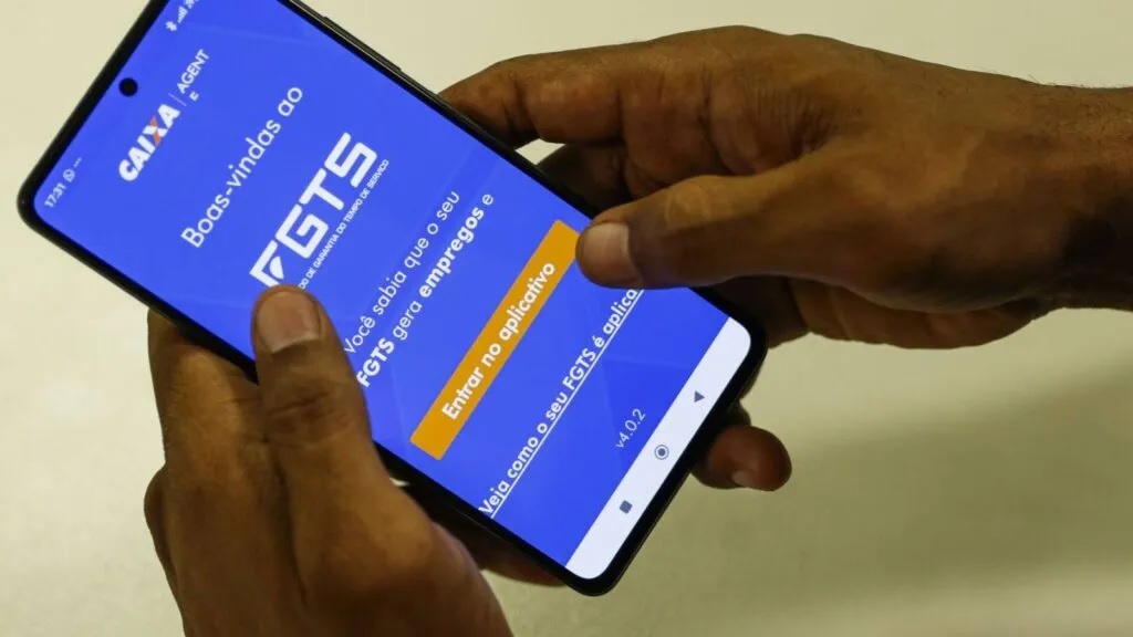 FGTS deve distribuir lucros entre os trabalhadores; valor será depositado em agosto