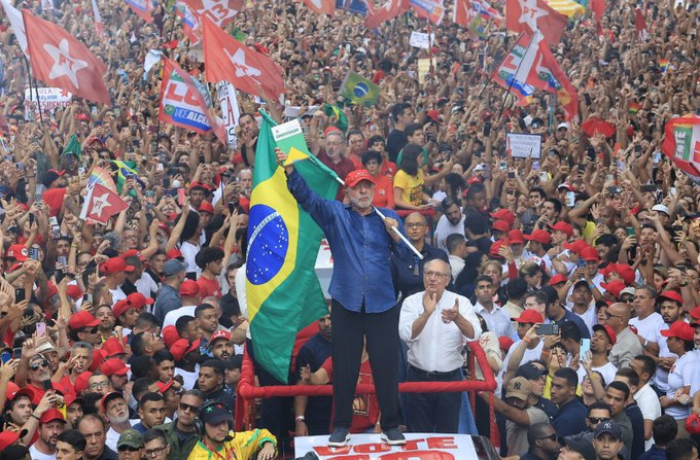 A esperança venceu com a energia das ruas para construir o futuro. Obrigado, Lula!