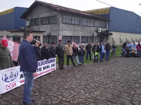 Campanha Salarial: Sindicato de Sapiranga promove mobilização na Metalsinos