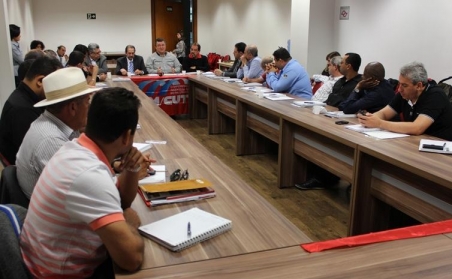 Compromisso assinado: contrato coletivo do setor naval vai garantir direitos iguais