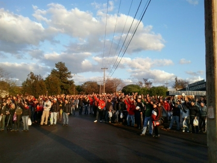 Trabalhadores da Comil de Erechim param em protesto à proposta patronal