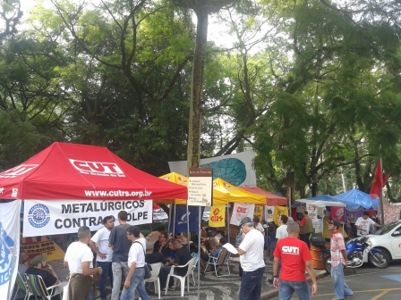 Trabalhadores do campo e da cidade permanecem mobilizados no Acampamento da Legalidade e da Democracia 