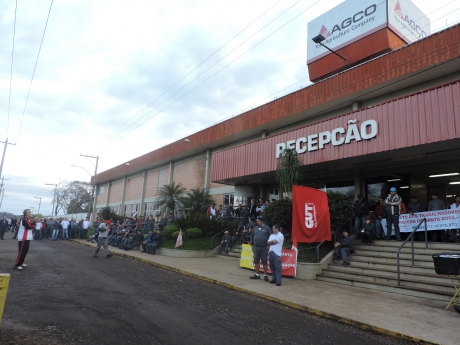 Santa Rosa: Mobilização na AGCO marca lançamento da Campanha Salarial 2016