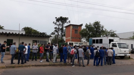 Canoas: Metalúrgicos da Edlo paralisam atividades devido a atraso nos salários