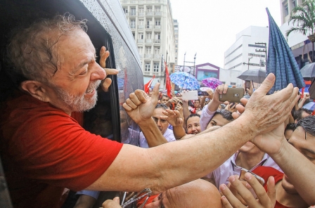 Lula lidera pesquisa; Temer é o presidente mais impopular da história