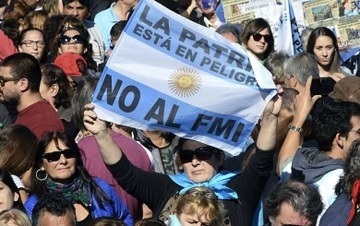 Argentinos fazem terceira greve geral contra o governo Macri