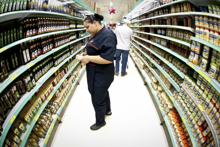 Inflação sobe e custo de vida dobra em junho para consumidores de renda mais baixa