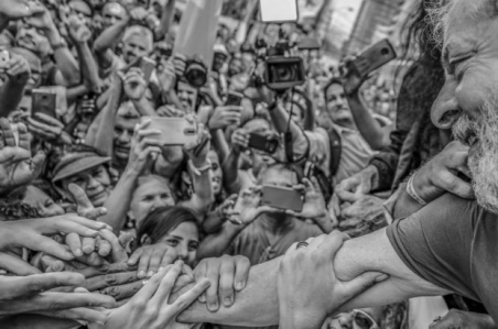 Presidente do TRF4 mantém Lula preso, após manobras de Moro e Gebran Neto