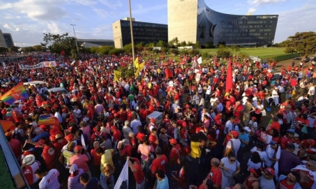 Agora é oficial: Lula é candidato!