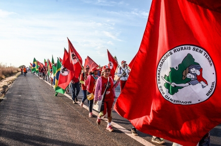 Se continuar agredindo movimentos depois de empossado, Bolsonaro cometerá crime