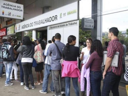 Reforma trabalhista reduziu renda, não gerou emprego e precarizou trabalho