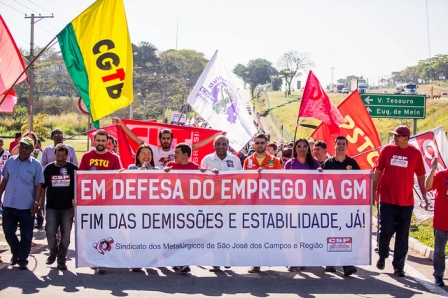 Governo Bolsonaro lava as mãos na queda de braço entre GM e operários