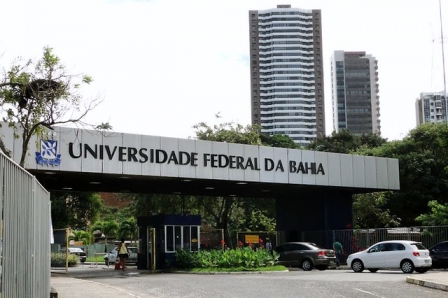 Especialista explica manobra do governo para anunciar recuo em cortes na Educação