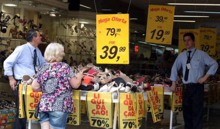 Mais trabalhadores terão que trabalhar aos domingos e feriados