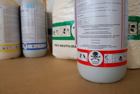 Alguém ainda fiscaliza a indústria dos agrotóxicos?
