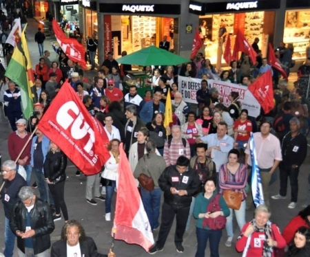 Como falar em patriotas, se estão destruindo a Previdência, questiona CUT-RS em ato contra reforma de Bolsonaro