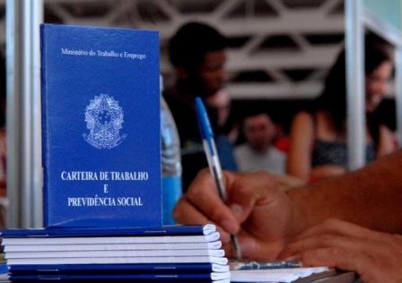 Trabalho intermitente reduz direitos e mascara dados de emprego, diz professor