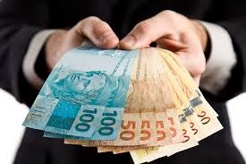 Salário médio caiu em 2018. CNI comemora queda do custo do trabalho