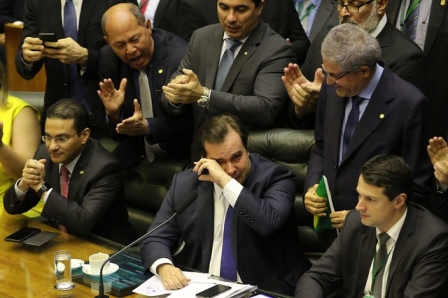 Com Bolsonaro, Brasil mantém pior nota no combate à corrupção