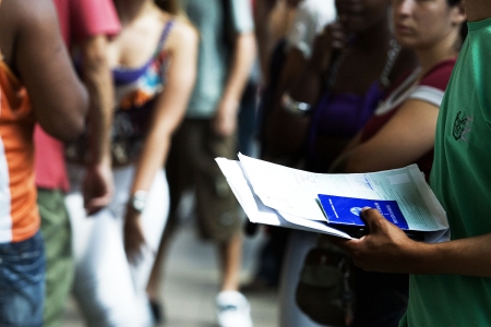 Desemprego se mantém alto em 2019, com mais de 40% das pessoas no trabalho informal