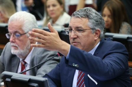 Dispensa de atestado em caso de coronavírus depende de sanção de Bolsonaro