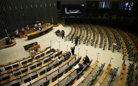 Trabalhadores tiveram vitórias ante Bolsonaro, mas devem se preparar para novas ofensivas