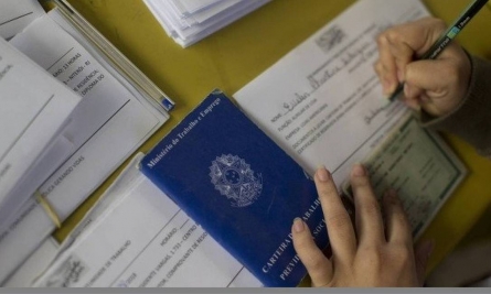 Governo prorroga por mais dois meses redução de jornada e suspensão de contratos