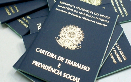 Depois de reforma trabalhista, emprego precário cresce e salários caem