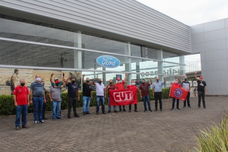 Ato simbólico em Canoas/RS reforça solidariedade aos trabalhadores demitidos da Ford