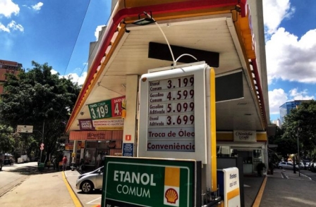 Com novo aumento dos combustíveis, preço da gasolina sobe 34,4% só este ano