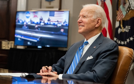 Plano de Biden prevê US$ 2 tri em investimentos públicos, taxar ricos e grandes empresas