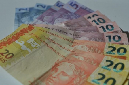Trabalhador deve procurar sindicato para saber se tem direito à correção do FGTS