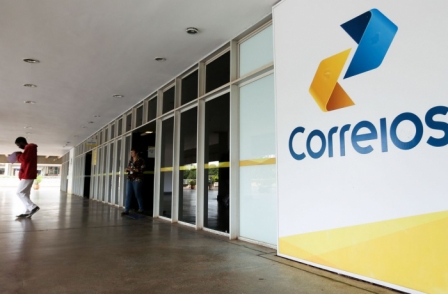 Vender Correios por um “valorzinho” como quer governo Bolsonaro é crime de peculato