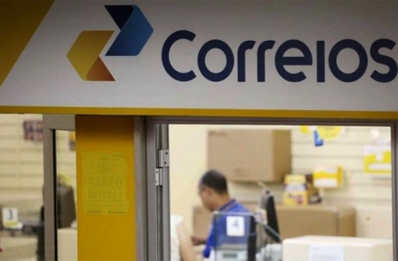 Correios celebram lucro recorde à base de redução de direitos e demissões