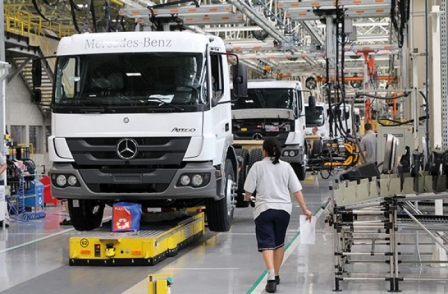 Mercedes coloca cerca de 5 mil trabalhadores em férias coletivas e para produção