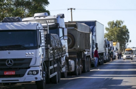 Caminhoneiros autônomos são as primeiras vítimas do aumento do preço do diesel