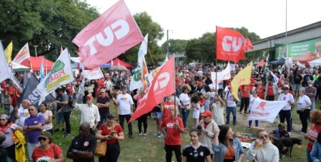 Ato de 1º de Maio em Porto Alegre reforça trabalho decente e redução dos juros