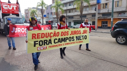 Centenas de metalúrgicos da CUT-RS lotam as ruas contra a alta taxa de juros