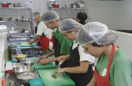 Desemprego cai de 8% para 7,7% no país no terceiro trimestre do ano