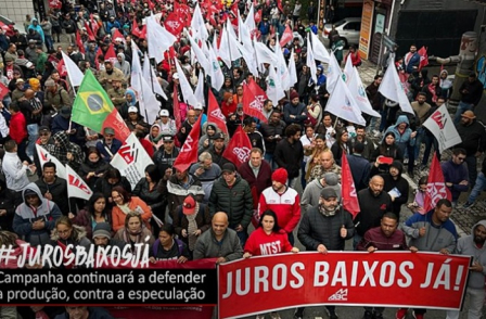 Pressão de trabalhadores que ajudou a derrubar juros segue em 2024