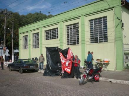 Greve Continua Em Pelotas. Trabalhadores Da Lumipol Aguardam Negociação